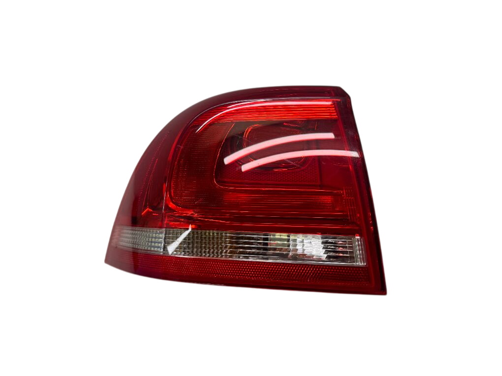 Volkswagen Touareg задняя фара (левая) 7P6945095F Tail light left VW TOUAREG II (7P) (...