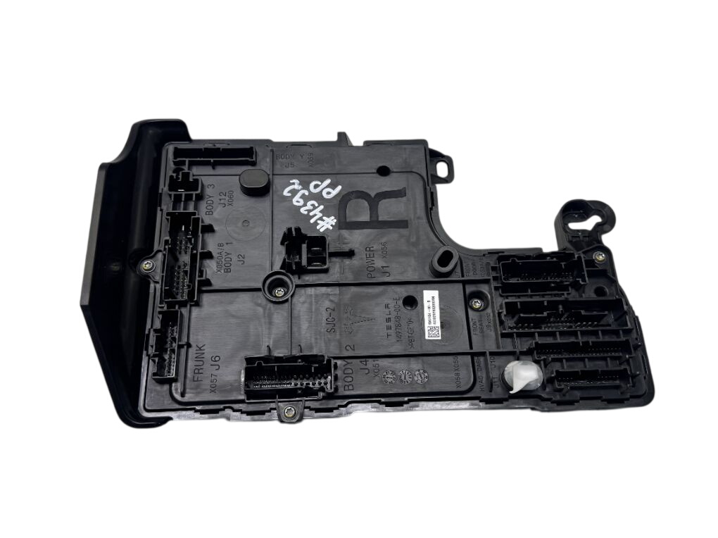 Tesla Model 3 Body control module (BCM) 1566853-00-A 156685300A 1567454-00-B 156745400B...