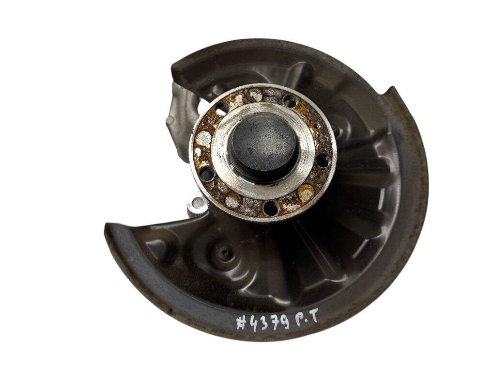 Volkswagen Passat (B8) Wheel bearing housing — rear right