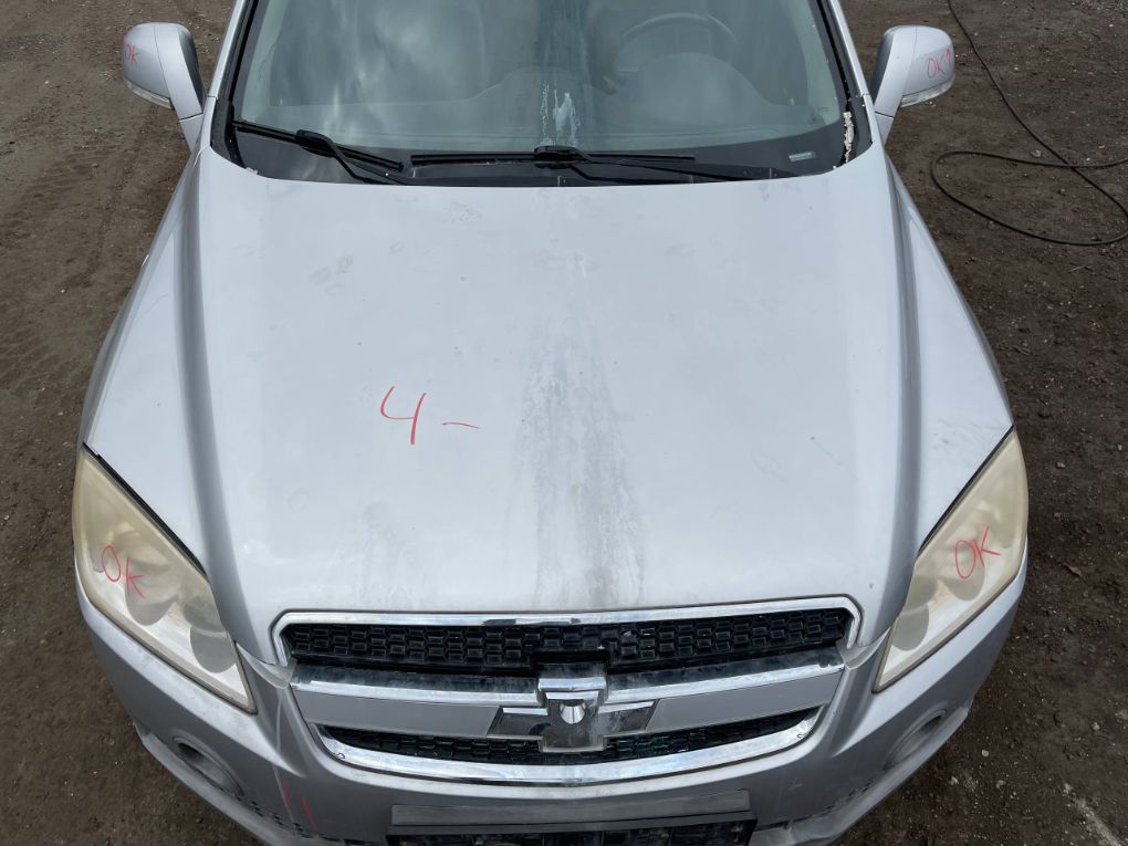 Chevrolet Captiva kapotas