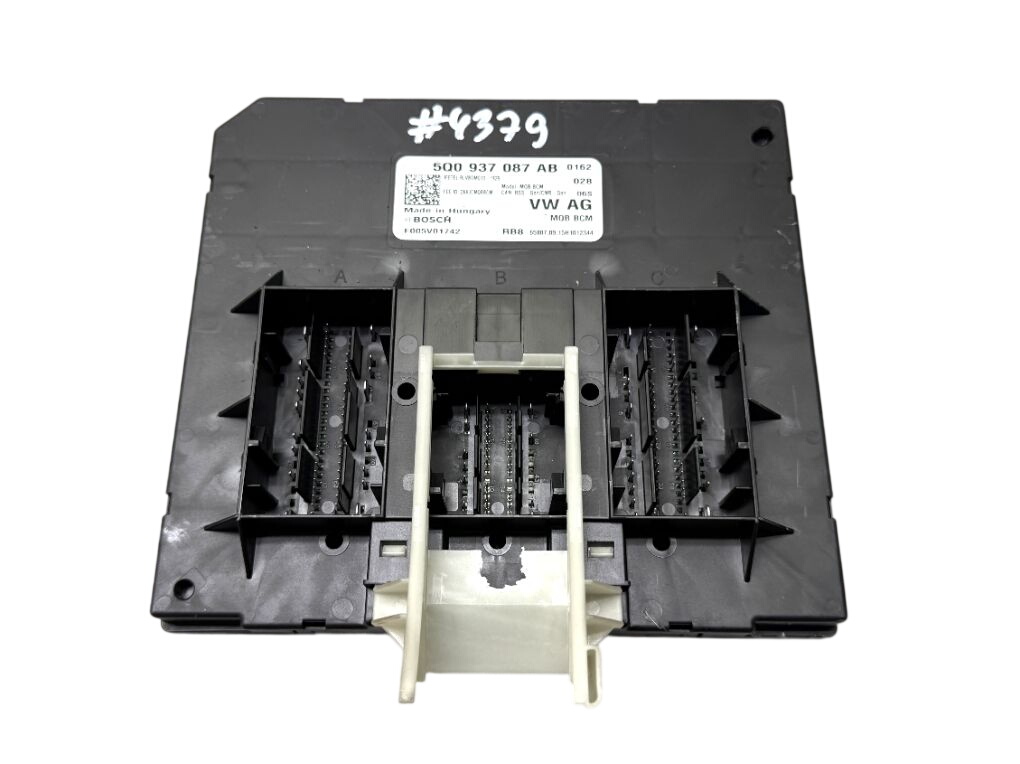 Volkswagen Passat (B8) Body control module (BCM) 5Q0937087AB F005V01742 Body control module (BCM...