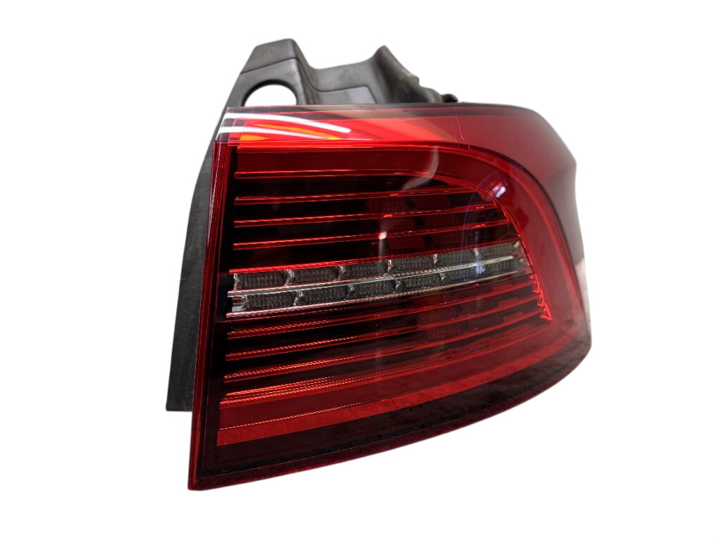 Volkswagen Passat (B8) Tail light, right 3G9945208F Tail light, right VW PASSAT B8 (3G) ...