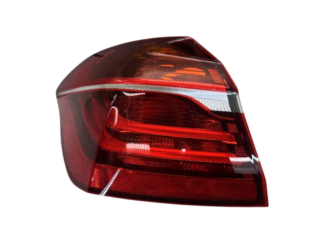 BMW 2 (F22 / F23) tail light left 7311059 Tail light left BMW 2 Active Tourer (F4...