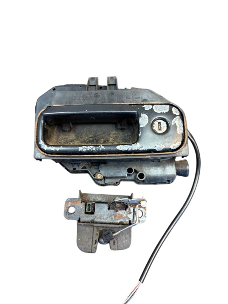 Volkswagen Transporter (T5, Caravelle, Multivan) Bootlid / tailgate lock 7H0827526 Bootlid / tailgate lock VW TRANSPORTE...
