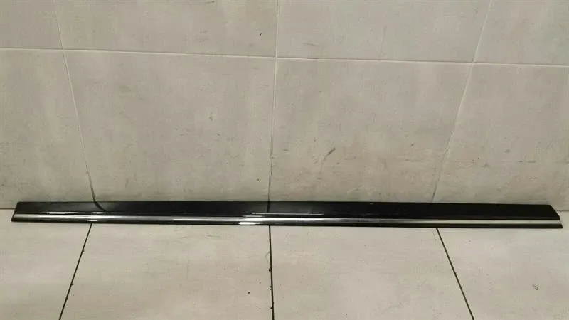 Mercedes-Benz CLK (W209) Mercedes CLK W209 right door moulding A2096901282 right door strip Body type: Coupe
Fuel: Petrol