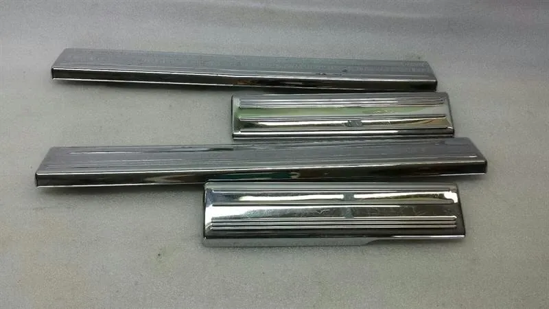 Mercedes-Benz A (W168) Mercedes S W220 Door Sill Set A2206805835 Door Sill Trim Chrome A2206805535 Body type: Saloon
Fuel: Diesel
