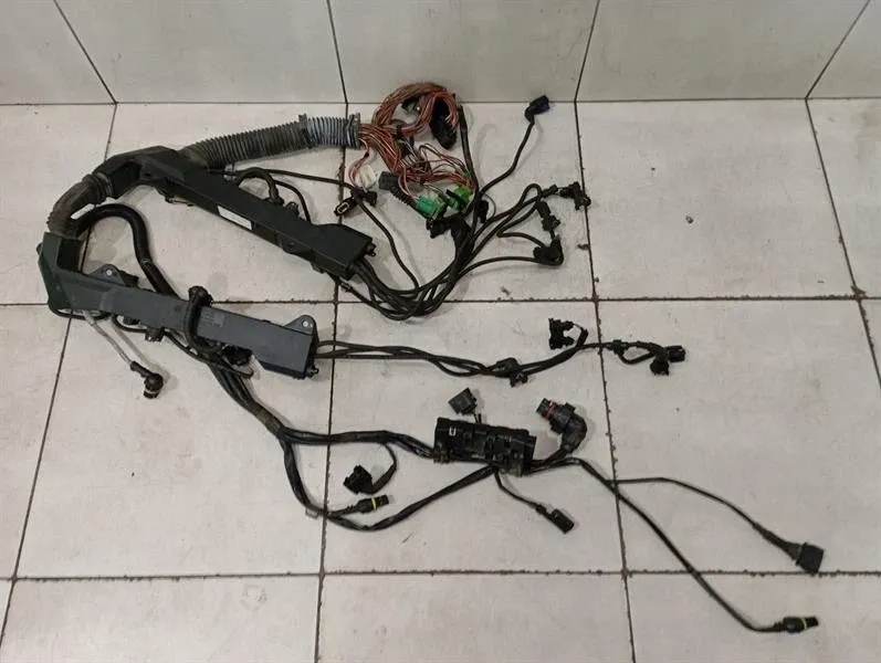 BMW 6 (E63 / E64) BMW 6 Series E63 Engine Wiring Loom N62 7535727 Engine Wiring Harness 12517535727 Body type: Coupe
Fuel: Petrol