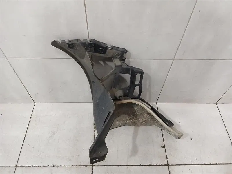 Porsche Cayman (981) Porsche Cayman 981 GT4 right holder bracket 98150563201 RH holder carrier Body type: Coupe
Fuel: Petrol