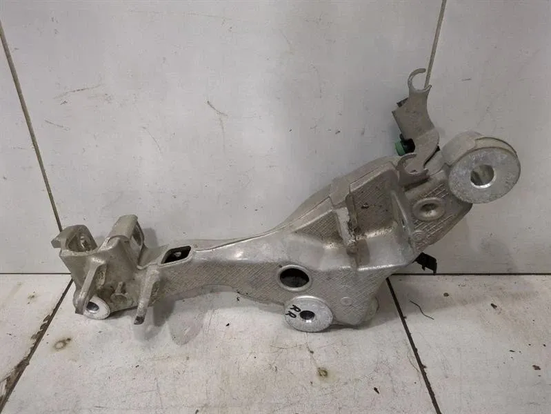 Porsche 911 (991) Porsche 911 991 subframe rear 99133115211 RH axle frame rear axle right Body type: Coupe
Fuel: Petrol