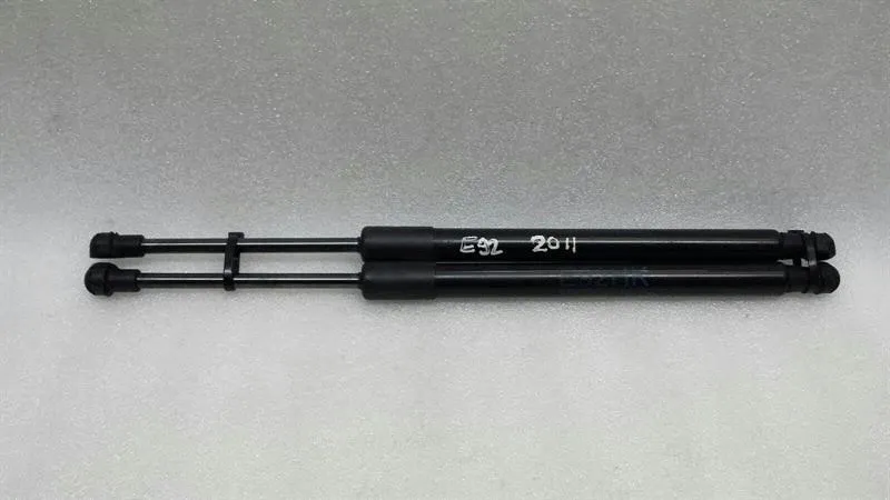 BMW 3 (E90 / E91 / E92 / E93) BMW 3 E92 LCI coupe boat lid strut set 51247129194 gas pressure damper tailgate Body type: Coupe
Fuel: Diesel