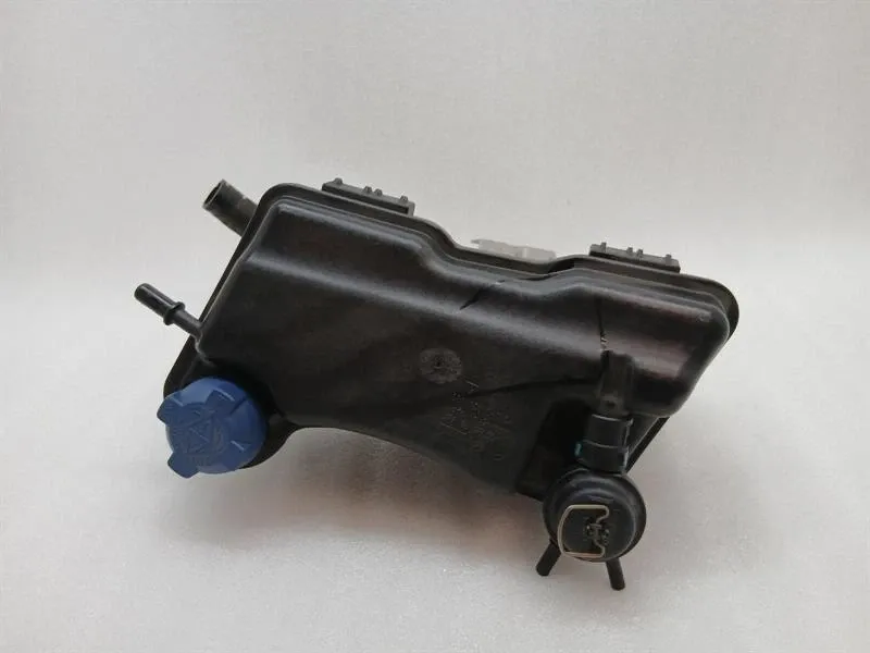 Porsche Cayman (981) Porsche Cayman 981 GT4 Expansion Tank 98110604704 Expansion Tank Coolant Body type: Coupe
Fuel: Petrol