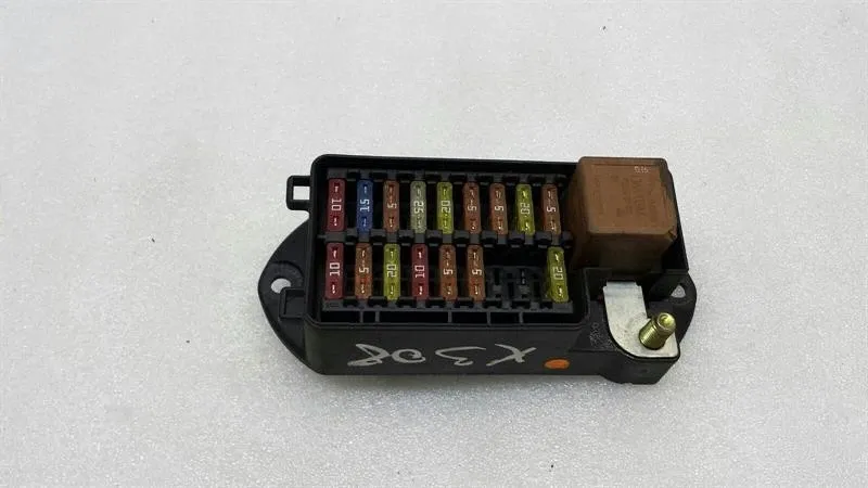 Jaguar XJ (X308) Jaguar XJ X308 front fuse box LJD2800BB fuse box front Body type: Saloon
Fuel: Petrol