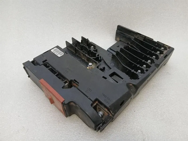 Mercedes-Benz G (W463) Mercedes GT R190 Roadster Front Fuse Box A2125407150 Front Fuse Box Body type: Coupe
Fuel: Petrol
