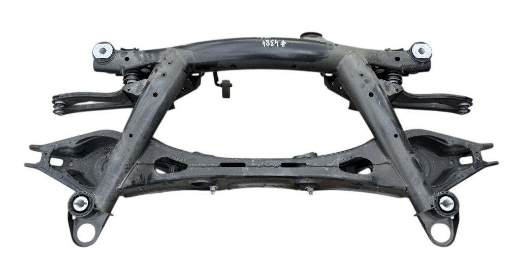 Volvo XC40 / EX40 Taka-akselin palkki 32246801 32221134 32221199 32221200 32221140 Re...
