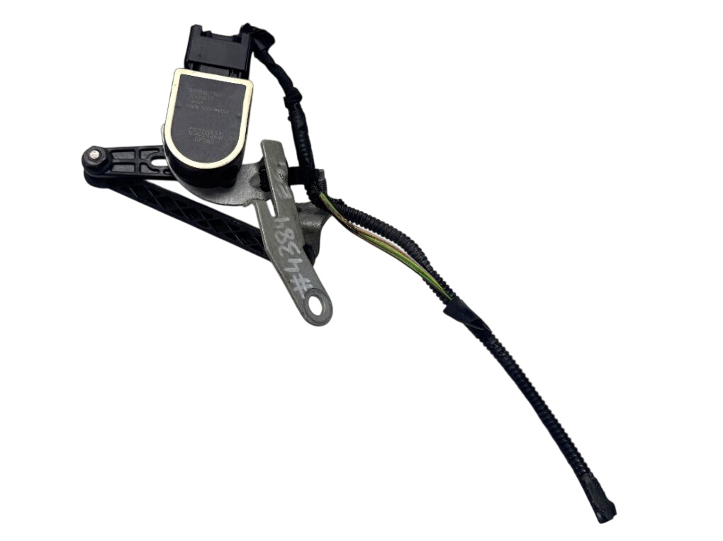 Volvo XC40 / EX40 Suspension level sensor front left 32221957 Suspension level sensor front left VOL...