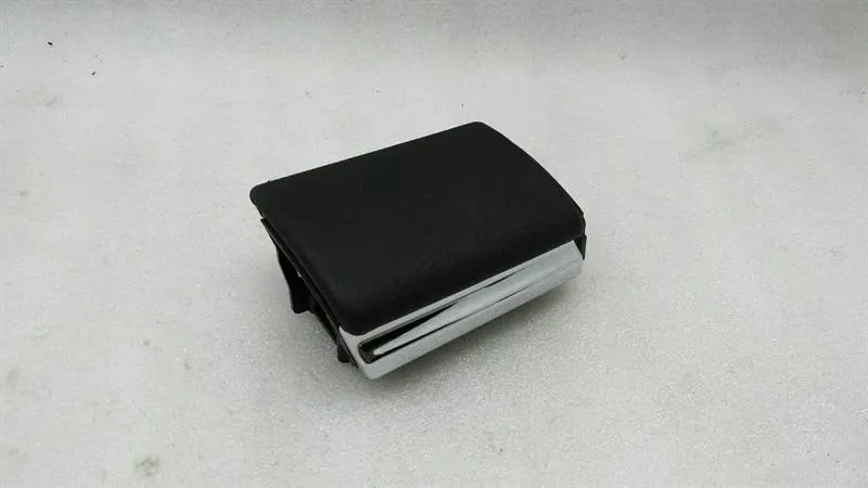 Mercedes-Benz A (W169) Mercedes S-Class Ashtray Rear Left A2218100130 Ashtray Body type: Saloon
Fuel: Petrol