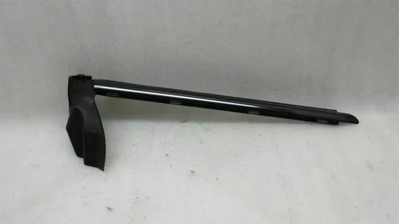 Mercedes-Benz A (W169) Mercedes SL Rear Left Side Window Rail/Seal A2306730165 Strip A2306700338 Body type: Convertible
Fuel: Petrol