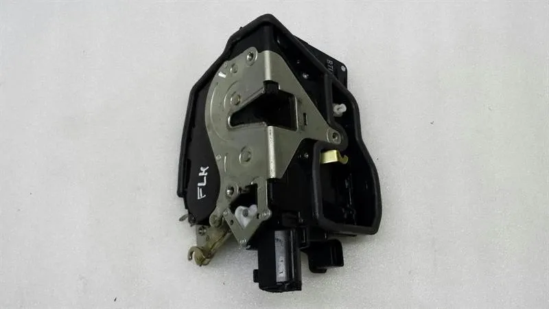 BMW 7 (E65 / E66 / E67 / E68) BMW 7 Series E65 E66 Front Left Door Lock Keyless Go 7169243 Door Lock Body type: Saloon
Fuel: Diesel