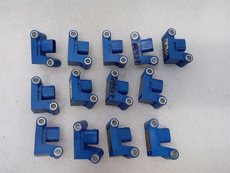 BMW 6 (E63 / E64) BMW 6 Series E63 Crash Sensor Set Of 13 6977399 Impact Sensor Body type: Convertible
Fuel: Petrol