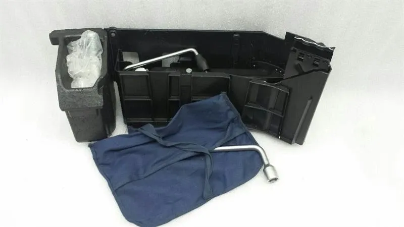 Mercedes-Benz A (W169) Mercedes CLS Tool/Saver Kit A2115830215 Tool Kit A2215810001 A2118980207 Body type: Saloon
Fuel: Petrol