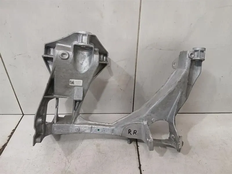 Porsche Boxster (981) Porsche Boxster GT4RS Spyder subframe rear 98133105290 axle frame rear axle Body type: Convertible
Fuel: Petrol