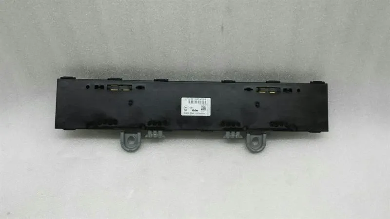 Mercedes-Benz A (W169) Mercedes S-Class Aerial / Antenna A2218204289 Antenna Body type: Saloon
Fuel: Petrol