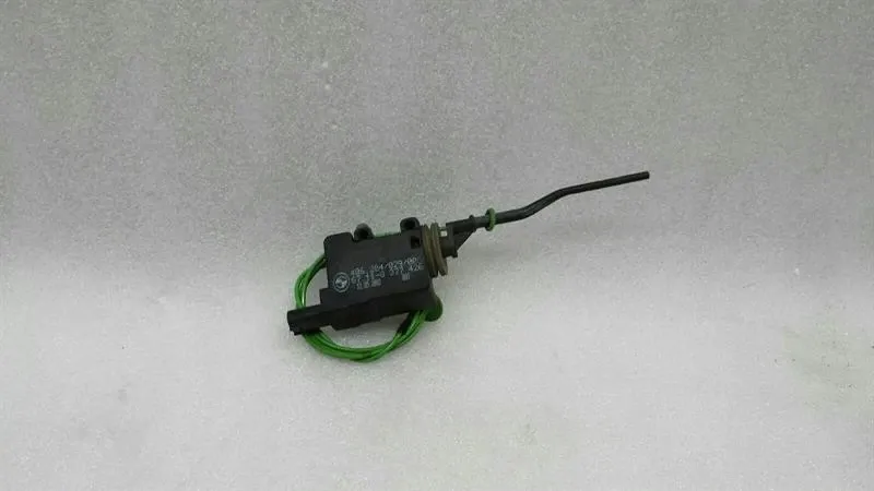 BMW Z4 (E85 / E86) BMW Z4 E85 E86 Fuel Cap Actuator 8377426 ECU