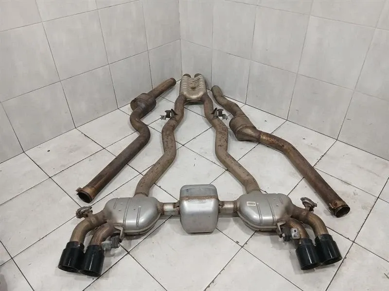 BMW 5 (G30 / G31) BMW 5 Series F90 G30 M5 Exhaust Silencer 8095276 Exhaust Silencer Body type: Saloon
Fuel: Petrol