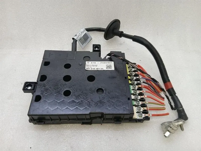Porsche 911 (992) Porsche Boxster GT4RS Spyder Fuse Box 99161030104 Fuse Box Body type: Convertible
Fuel: Petrol