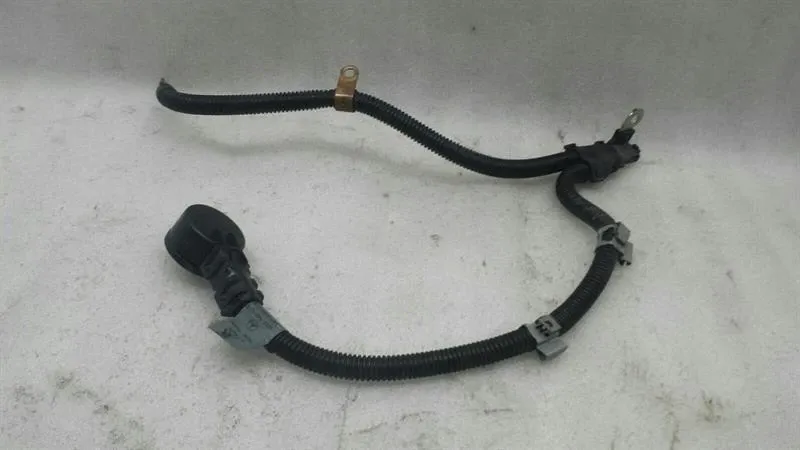Mercedes-Benz CLS (C219) MERCEDES CLS Starter-to-Generator Positive Cable A2115401230 Wiring Harness Body type: Saloon
Fuel: Petrol
