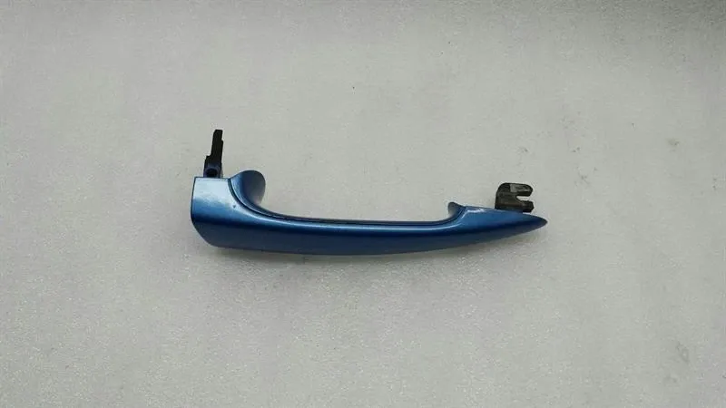 BMW 3 (E46) BMW 3 Series Door Handle Front Right 51217002272 Door Handle Body type: Convertible
Fuel: Petrol