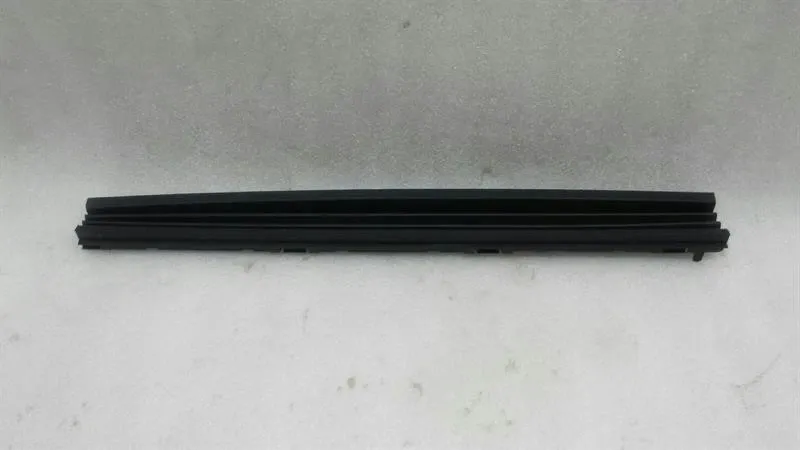 Mercedes-Benz A (W169) Mercedes CL C216 Sunroof Roller Blind A2167840209 Roller Blind Body type: Coupe
Fuel: Petrol
