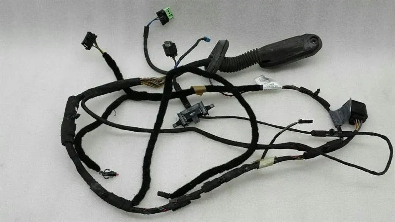 BMW 5 (E60 / E61) BMW 5 Series FRH Door Wiring Loom Comfort Acces 6972556 Wiring Harness Body type: Saloon
Fuel: Petrol