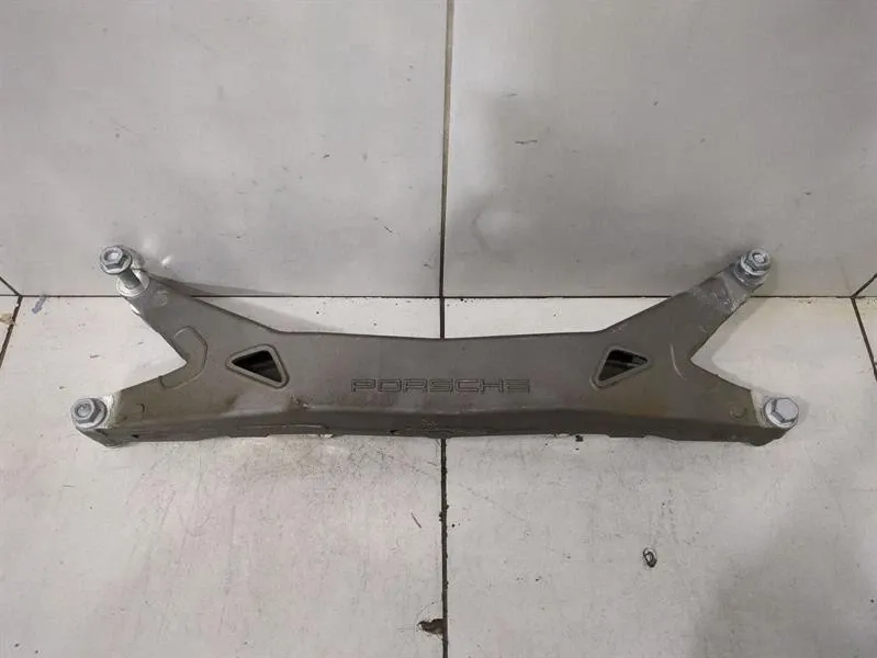 Porsche 911 (992) Porsche 911 992 GT3RS Subframe Rear 9GT505105A Axle Frame Rear Axle S/T Body type: Coupe
Fuel: Petrol