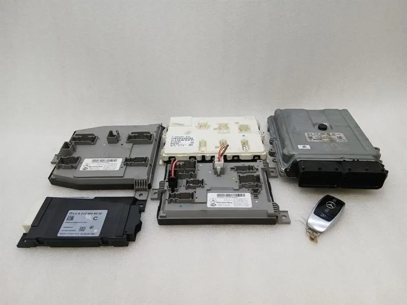 Mercedes-Benz A (W176) Mercedes CL W217 S560 engine ECU set A1779004700 engine control unit set Body type: Coupe
Fuel: Petrol