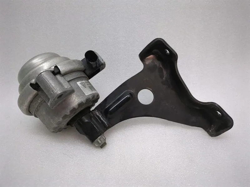 Porsche Cayman (981) Porsche Cayman 981 GT4 PADM engine mount 98137505980 engine mount left bracket Body type: Coupe
Fuel: Petrol