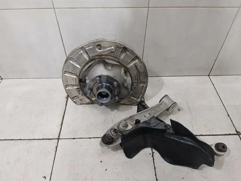 Porsche 911 (992) Porsche 911 992 Right Front Hub 992407246GY GTS Wheel Bearing Housing Front Right Body type: Coupe
Fuel: Hybrid