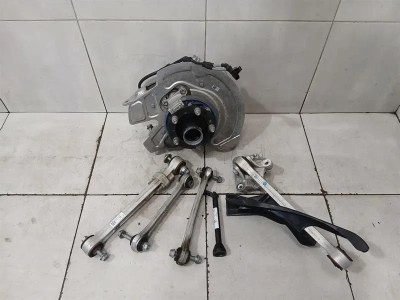 Porsche 911 (992) Porsche 911 992 GT3RS Right Rear Hub 9GT505052A Wheel Bearing Housing Rear Right Body type: Coupe
Fuel: Petrol
