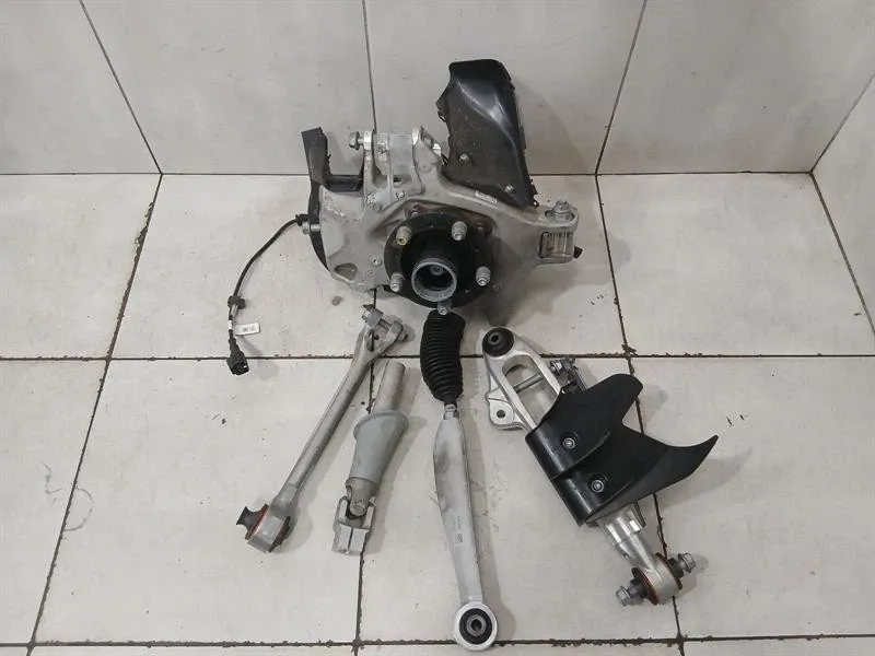 Porsche 911 (992) Porsche 911 992 GT3RS Left Front Hub 9GT407151E Wheel Bearing Housing Front Left Body type: Coupe
Fuel: Petrol