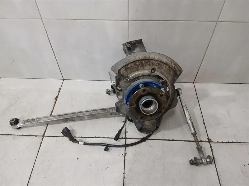 Porsche Cayman (981) Porsche Cayman 981 GT4 Left Rear Hub 98133111183 Wheel Bearing Housing Rear Left Body type: Coupe
Fuel: Petrol