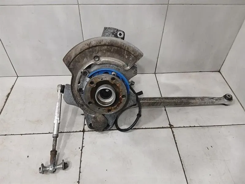 Porsche Cayman (981) Porsche Cayman 981 GT4 Right Rear Hub 98133111283 Wheel Bearing Housing Rear Right Body type: Coupe
Fuel: Petrol
