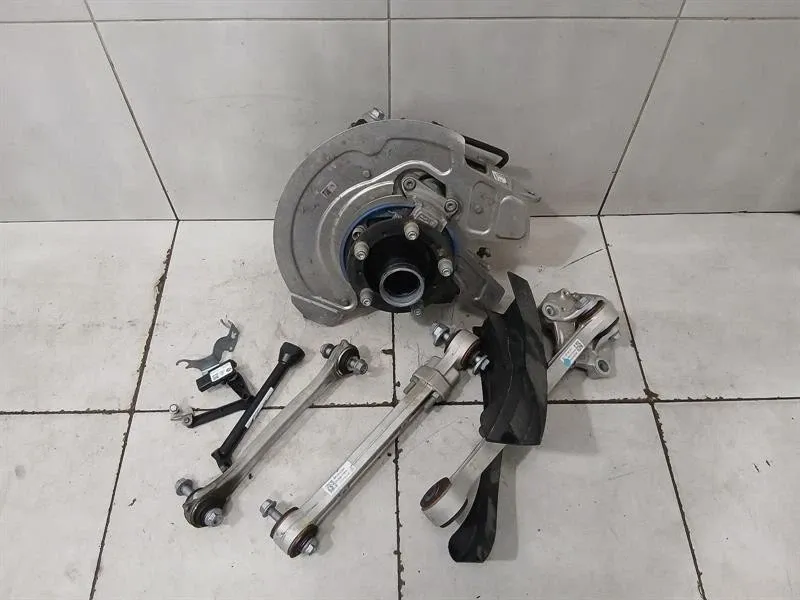 Porsche 911 (992) Porsche 911 992 GT3RS Left Rear Hub 9GT505051A Wheel Bearing Housing Rear Left Body type: Coupe
Fuel: Petrol