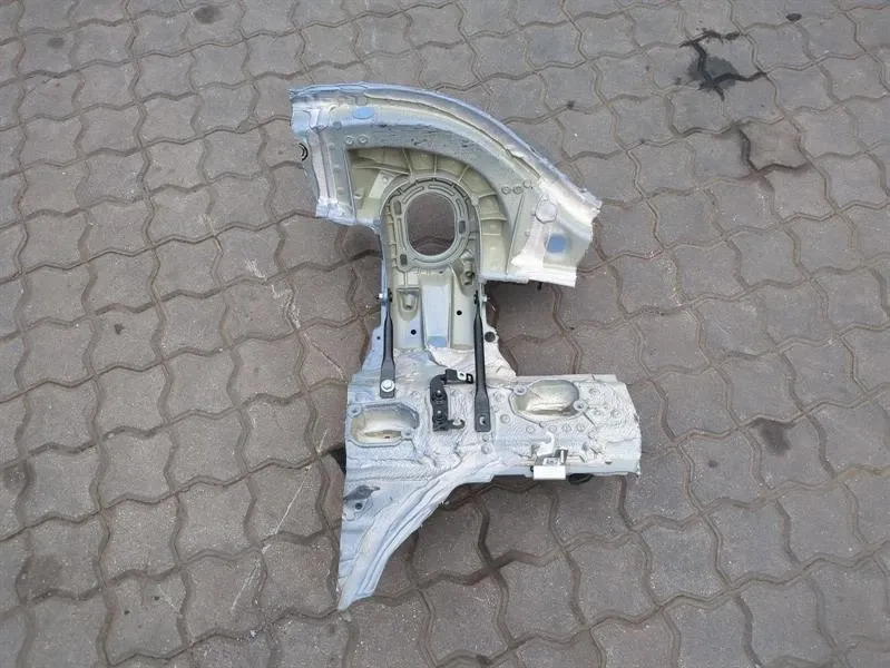 Porsche 911 (992) Porsche 911 992 GT3RS Right Front Chassis Leg 992 Right Front Wheel Arch Body type: Coupe
Fuel: Petrol