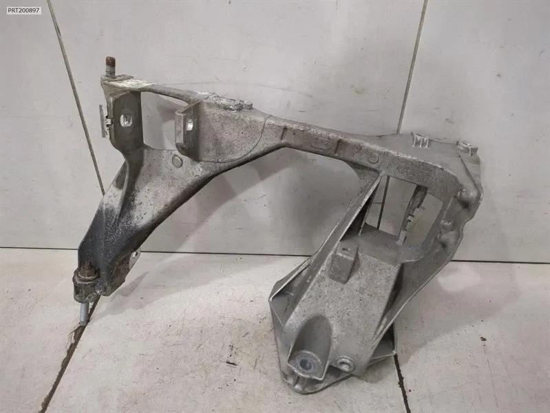 Porsche Cayman (981) Porsche Cayman 981 subframe rear 98133105205 right axle frame rear axle Body type: Coupe
Fuel: Petrol