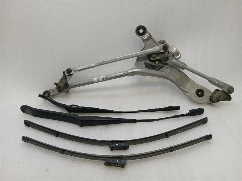 Porsche 911 (992) Porsche 911 992 Front Wiper Linkage 992955120F RHD Wiper Motor Front Body type: Coupe
Fuel: Hybrid