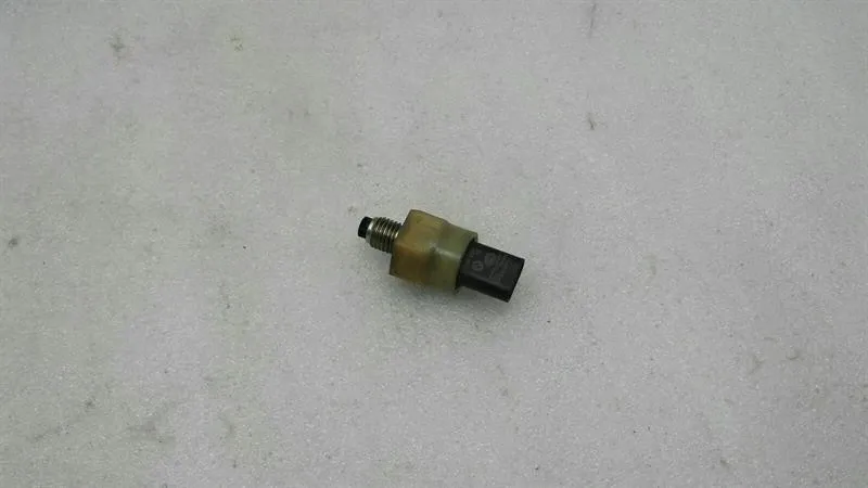 BMW Z4 (E89) BMW Z4 Sensor 8613333 Engine Oil Temperature and Pressure Sensor