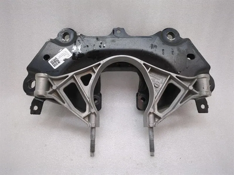 Porsche 911 (992) Porsche 911 992 GT3RS Gearbox Mount 992399105B Transmission Mount Body type: Coupe
Fuel: Petrol