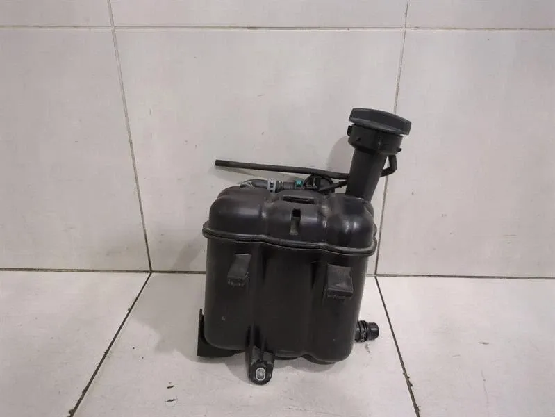 Porsche 911 (992) Porsche 911 992 GT3RS Expansion Tank 992121407B Expansion Tank Coolant Body type: Coupe
Fuel: Petrol