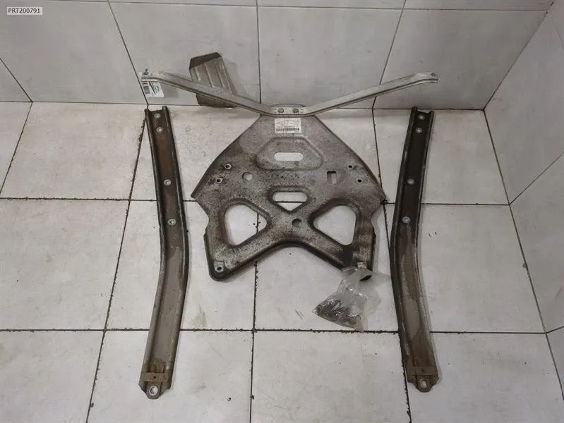 Porsche Boxster (981) Porsche Boxster 981 holder bracket 98133126102 rear holder carrier rear Body type: Convertible
Fuel: Petrol