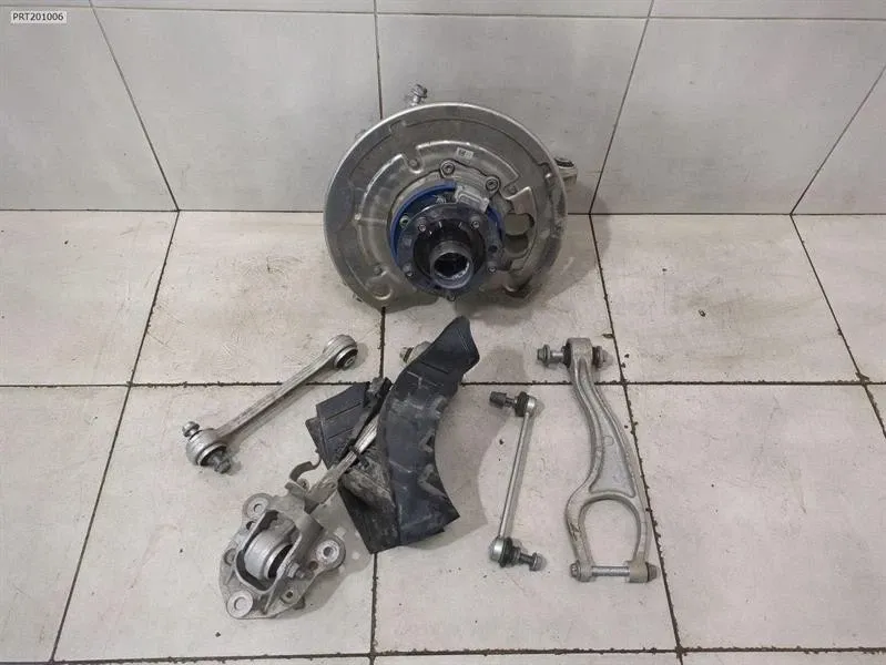 Porsche 911 (992) Porsche 911 992 Left Rear Hub 992505051GY Wheel Bearing Housing Rear Left Body type: Coupe
Fuel: Hybrid